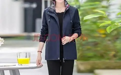 美女光屁屁打针